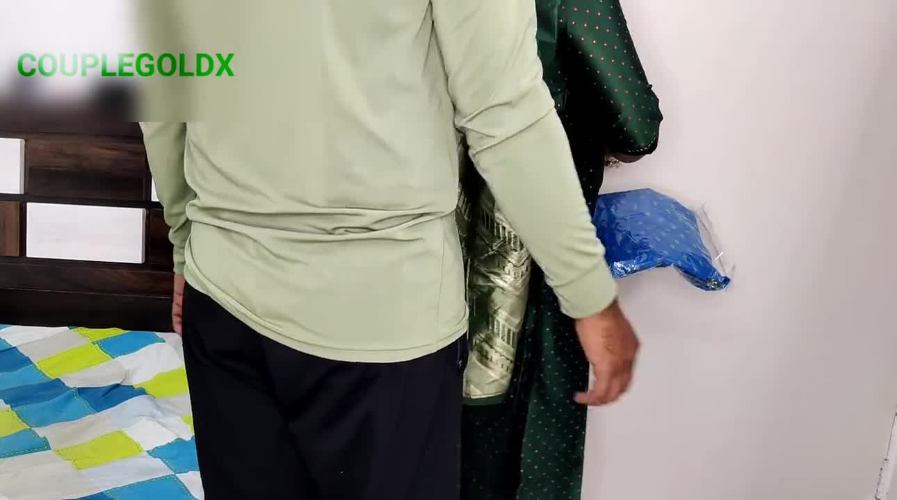 Komal Apne Trailer Ke Pass Dress Silvane Gayi Thi Aur Vahi Chud Gayi